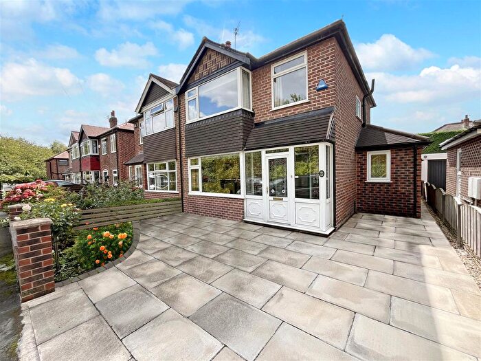 3 Bedroom Semi-Detached House For Sale In Arnesby Avenue, Sale, M33