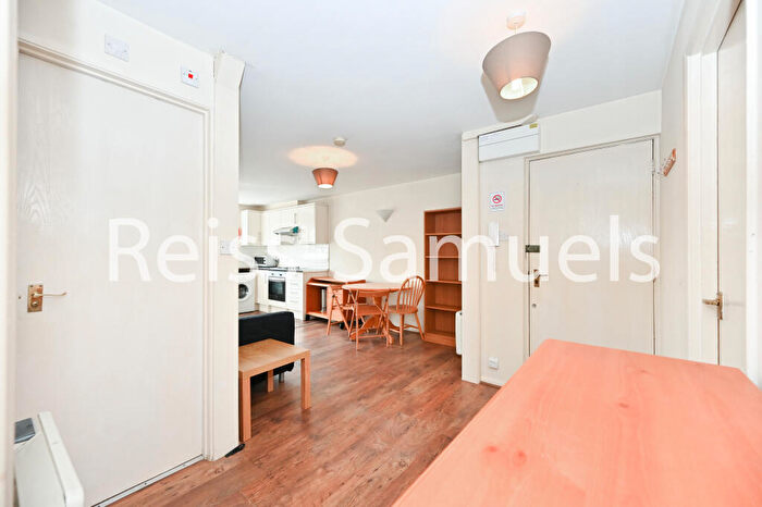 3 Bedroom Apartment To Rent In Ambassador Square, Isle Of Dogs, London, E14
