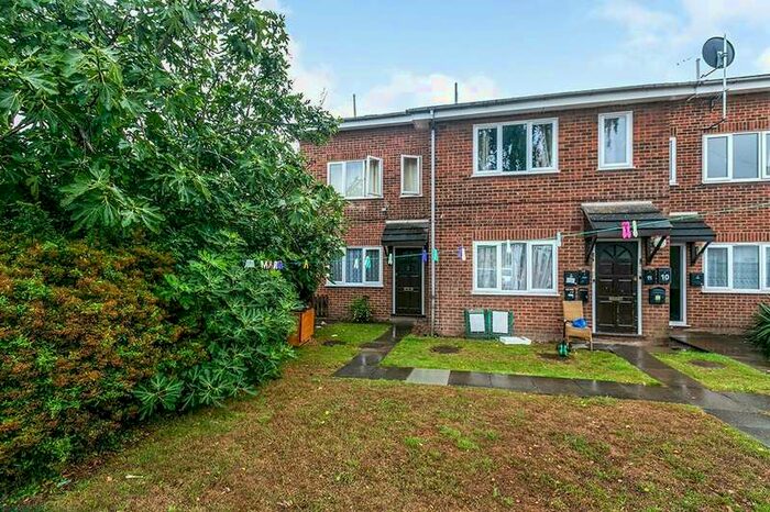 Apartment To Rent In Salem Place, Northfleet, Gravesend, Kent, DA11