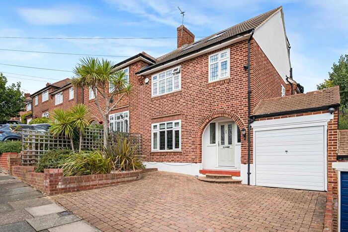 4 Bedroom Semi-Detached House For Sale In Willow Close, Bexley, DA5