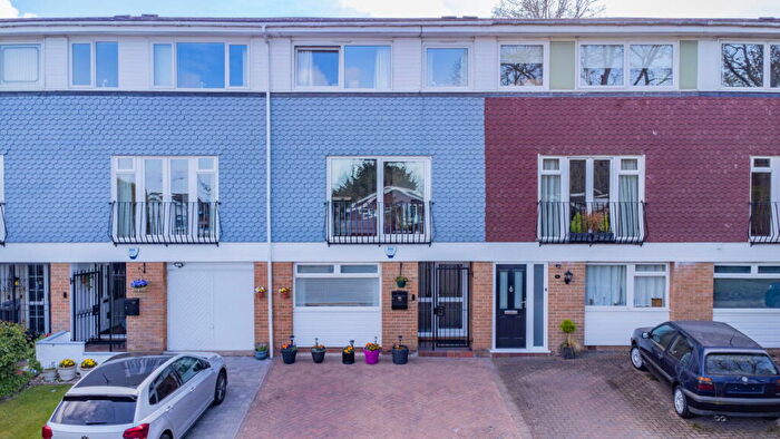 4 Bedroom Town House For Sale In Broadheath Drive, Chislehurst, BR7