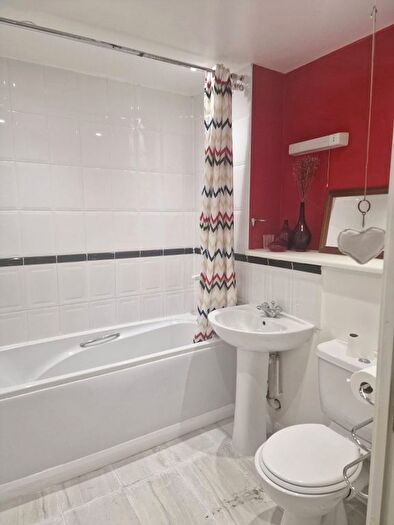 2 Bedroom Flat To Rent In Candlelight Court, Romford Road, Stratford, E15