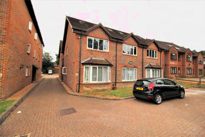Studio To Rent In Perryfield Road, Crawley, RH11