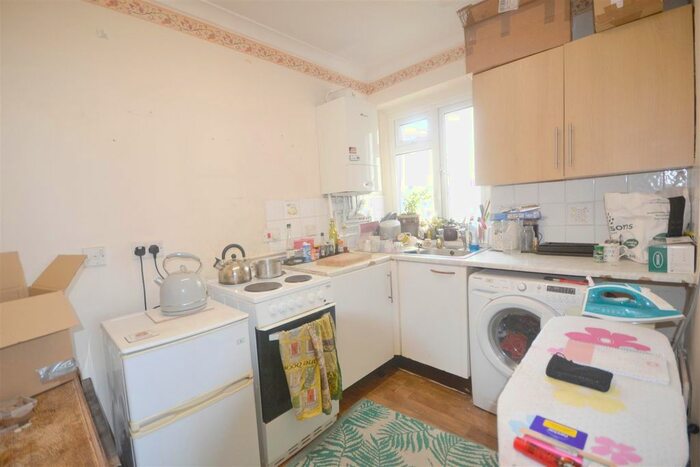1 Bedroom Flat To Rent In Queens Gardens, Eastbourne, BN21
