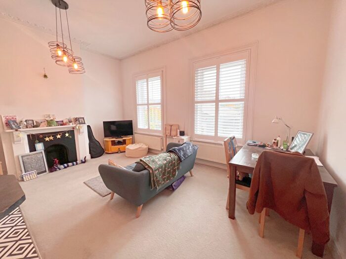 2 Bedroom Maisonette To Rent In Rumbridge Street, Southampton, SO40