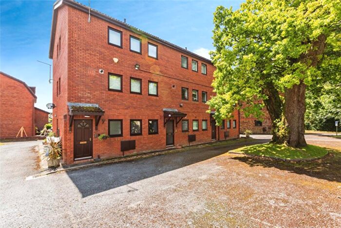 3 Bedroom Maisonette For Sale In Llwynderw Drive, West Cross, Swansea, SA3