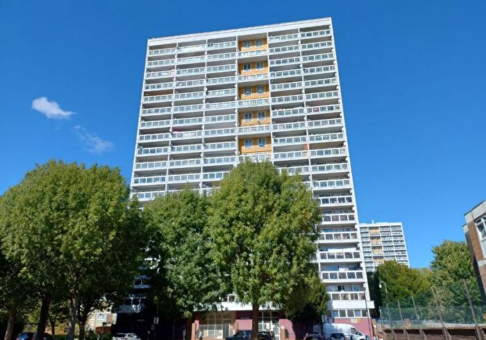 3 Bedroom Flat For Sale In Flat Sleaford House, Fern Street, Bow, London, E3