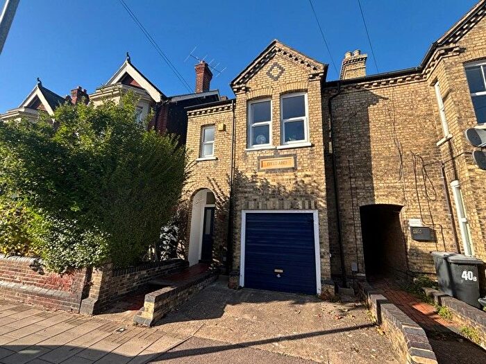 1 Bedroom Flat To Rent In Castle Road, Bedford, MK40