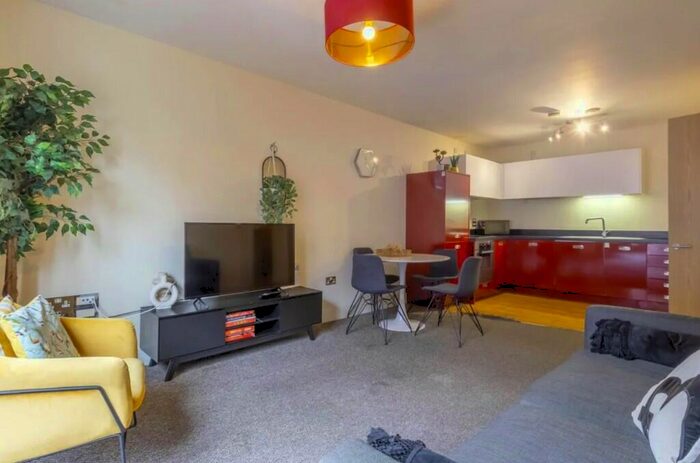 2 Bedroom Flat To Rent In Corner Mead, London, NW9