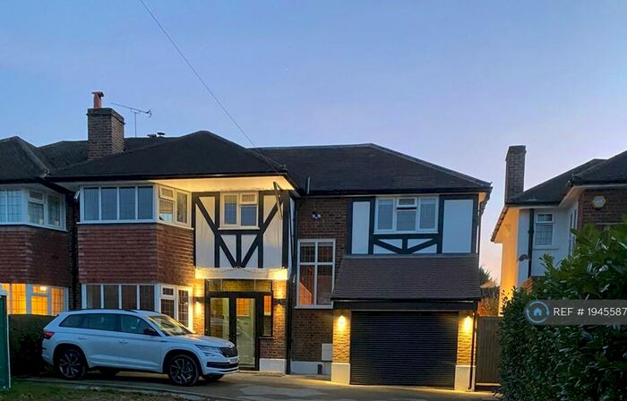 4 Bedroom Semi-Detached House To Rent In Cobham Road, Fetcham, Leatherhead, KT22