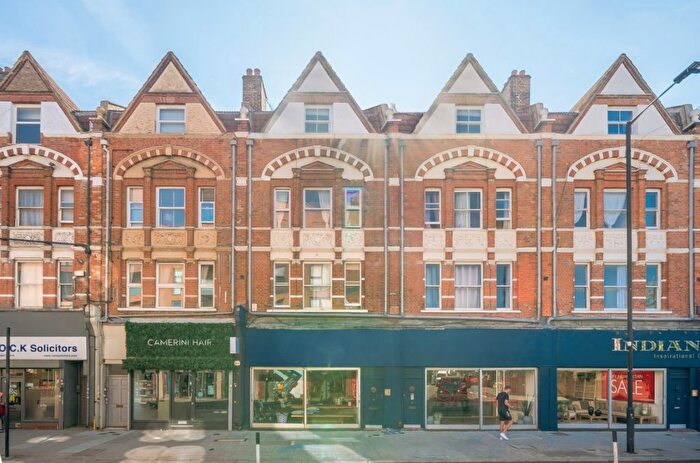 2 Bedroom Flat To Rent In Balham Hill, Balham, London, SW12