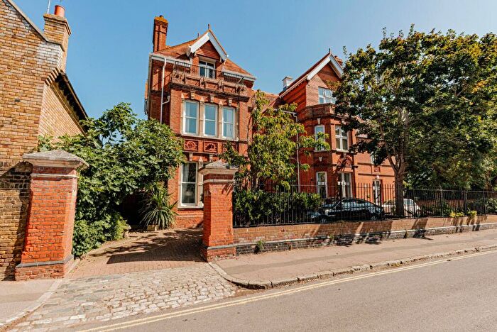 1 Bedroom Flat For Sale In Orchard Place, Faversham, ME13