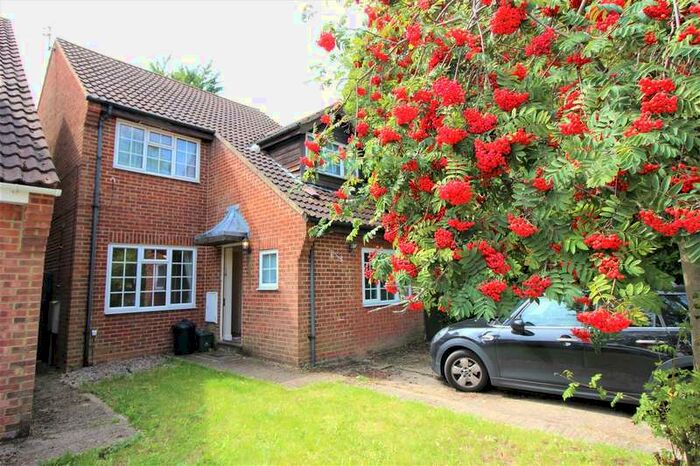 5 Bedroom Detached House To Rent In Penn Close, Uxbridge, UB8