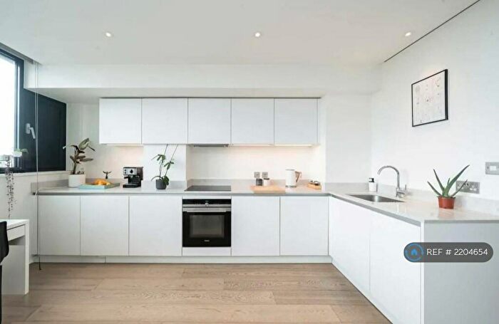 Studio To Rent In Hill House, London, N19