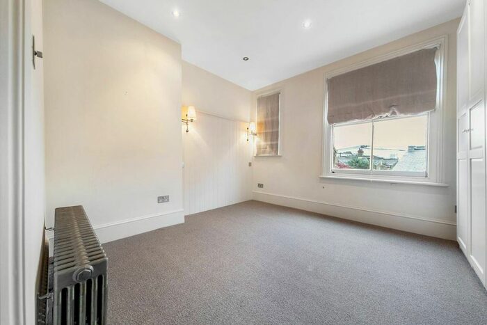 3 Bedroom Flat To Rent In New Kings Road, Fulham, London SW6
