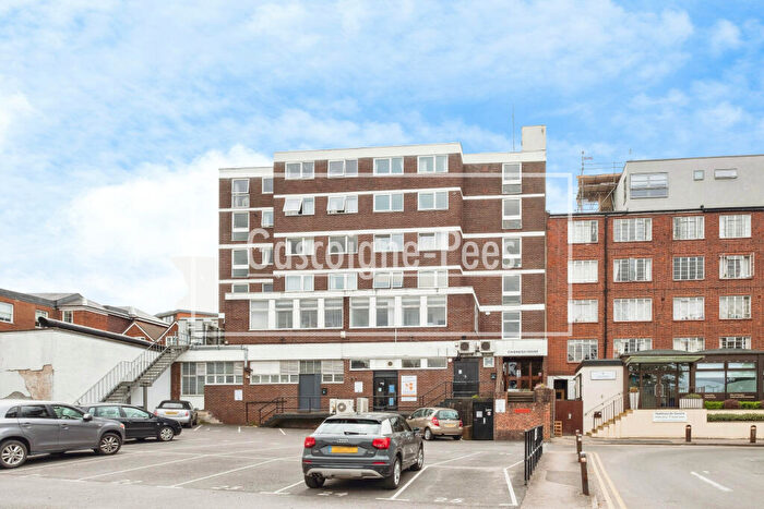 1 Bedroom Flat To Rent In High Street, Guildford, GU1