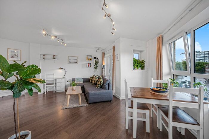 1 Bedroom Flat For Sale In Dreadnought Court, Lower Road, SE8