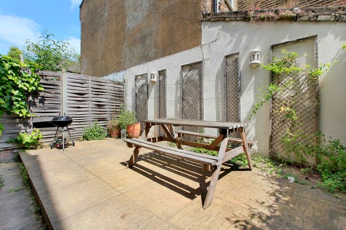 2 Bedroom Flat To Rent In Ballater Road, Brixton, London, SW2