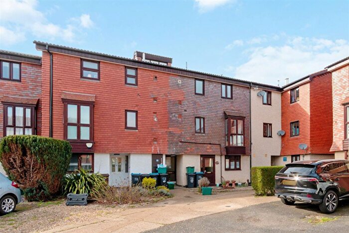 1 Bedroom Flat For Sale In Buttermere Close, Morden, SM4