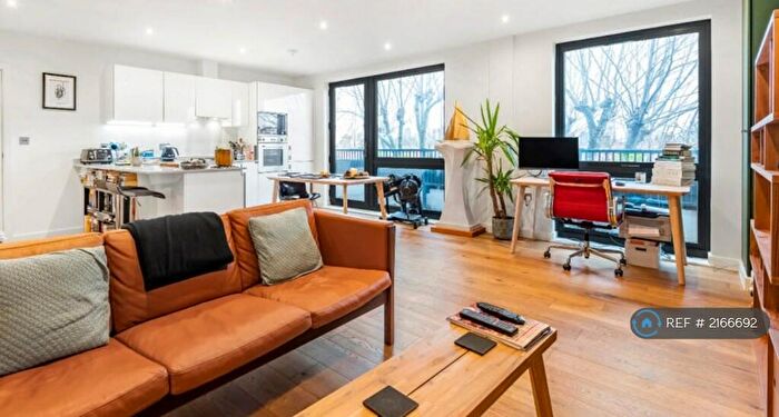 2 Bedroom Flat To Rent In Halesworth Court, London, E3