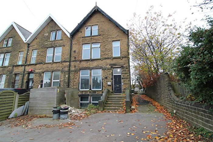 2 Bedroom Flat To Rent In New Hey Road, Huddersfield, HD3
