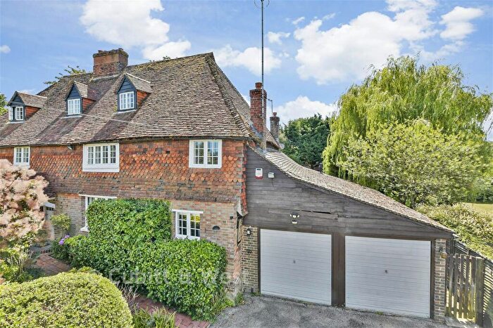 4 Bedroom Character Property For Sale In Newchapel Road, Lingfield, Surrey, RH7