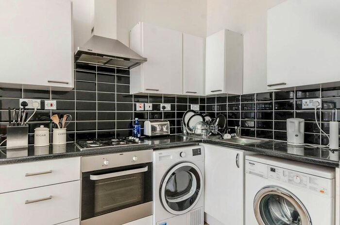 2 Bedroom Flat To Rent In Grays Inn Road, Bloomsbury, London, WC1X