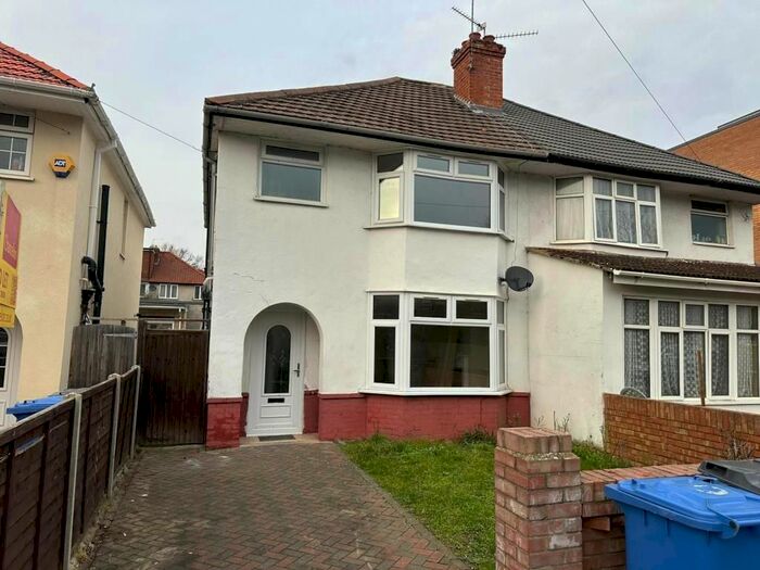 3 Bedroom Semi-Detached House To Rent In Maidenhead, Berkshire, SL6