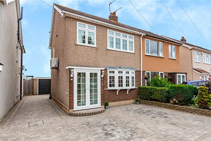 3 Bedroom Semi-Detached House For Sale In Lakeside, Rainham, RM13