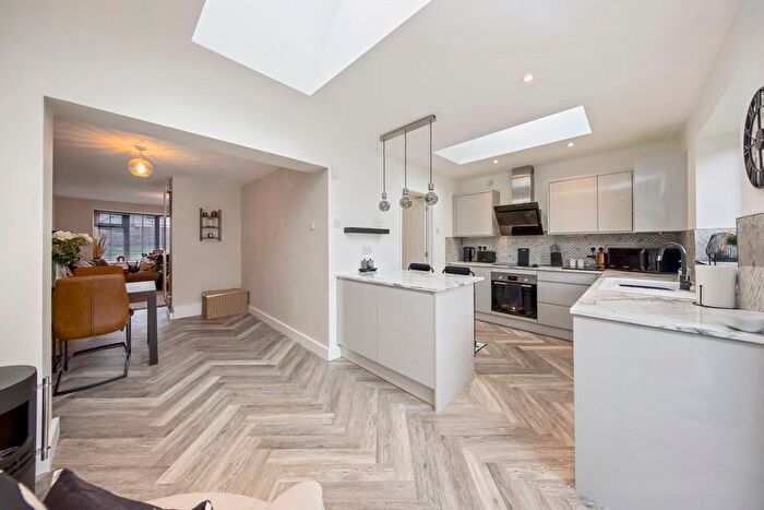 3 Bedroom Semi Detached House For Sale In Cemetery Road, Dronfield, S18