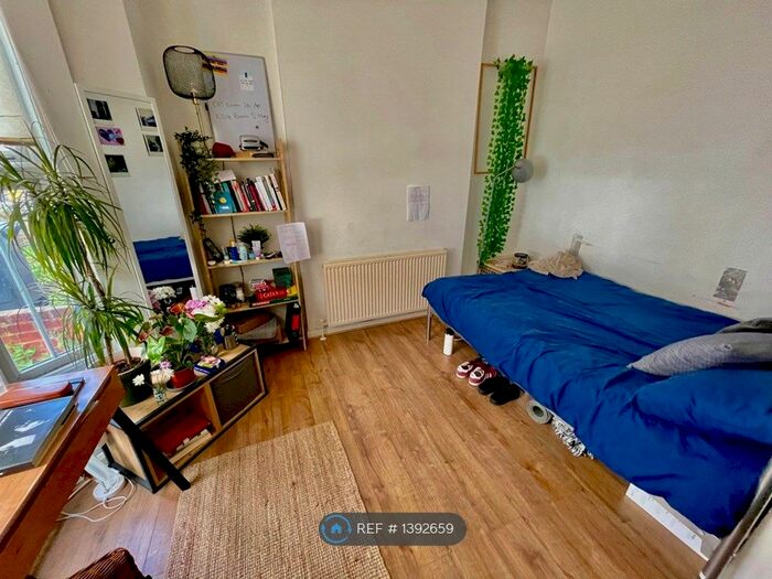 3 Bedroom Flat To Rent In Acton, London, W3