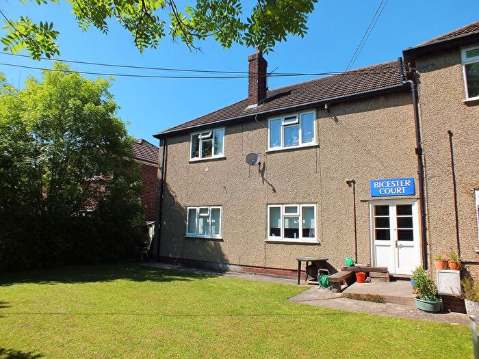 2 Bedroom Flat To Rent In Bicester Court, Kidlington, OX5