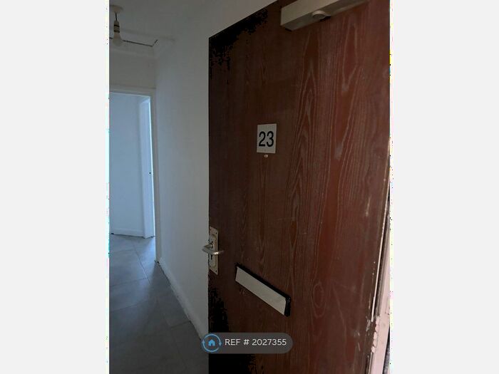 Studio To Rent In Ladywell Close, Bradford, BD5