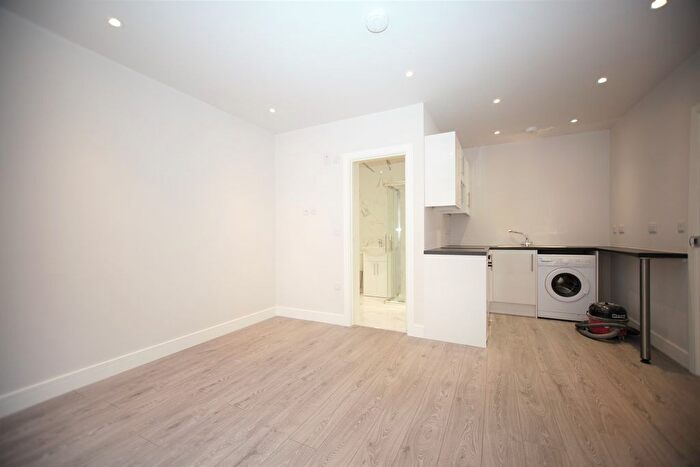 Studio To Rent In Brent Street, Hendon, NW4