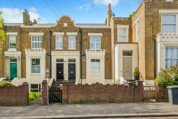 2 Bedroom Flat To Rent In Rutland Park, London, SE6
