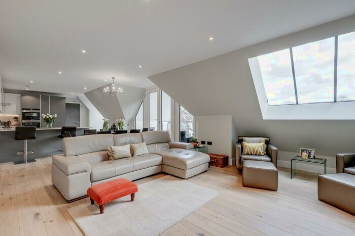 3 Bedroom Flat To Rent In Halley House, Dollis Avenue, London, N3