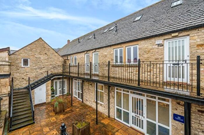 2 Bedroom Flat For Sale In Bridge Street, Witney, OX28