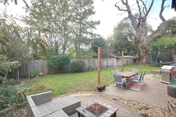 5 Bedroom Detached House For Sale In Rownhams, Southampton, SO16