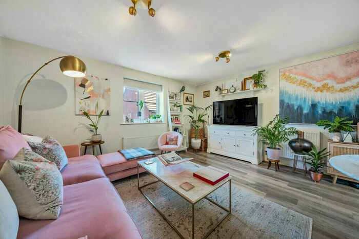 2 Bedroom Detached House To Rent In Newburgh Crescent, Shinfield, Reading, Berkshire, RG2