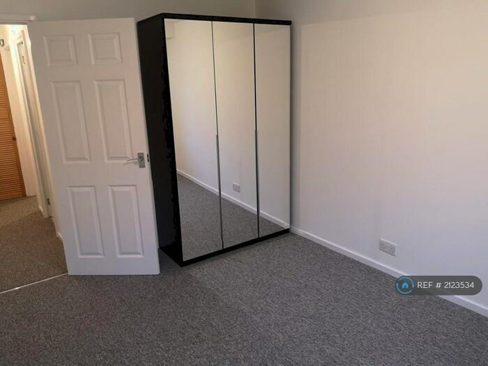 1 Bedroom Flat To Rent In Delaporte Close, Epsom, KT17