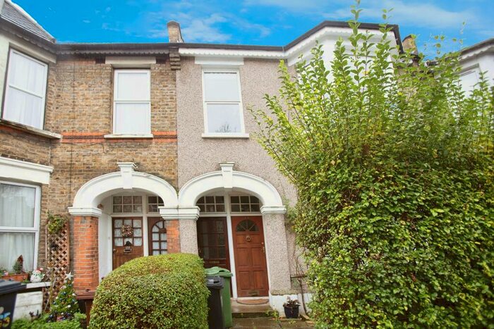 2 Bedroom Apartment To Rent In Huxley Road, Leyton, E10