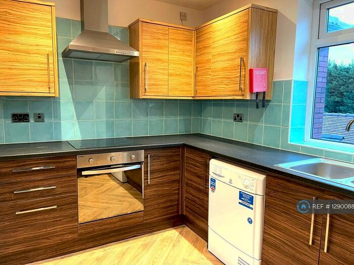 2 Bedroom Flat To Rent In Leyland Road, Southport, PR9