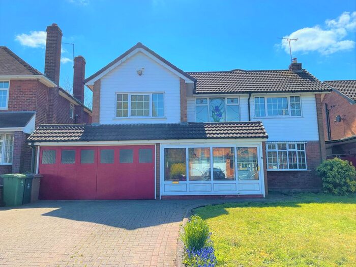 5 Bedroom Detached House To Rent In Lake Avenue, Walsall, WS5