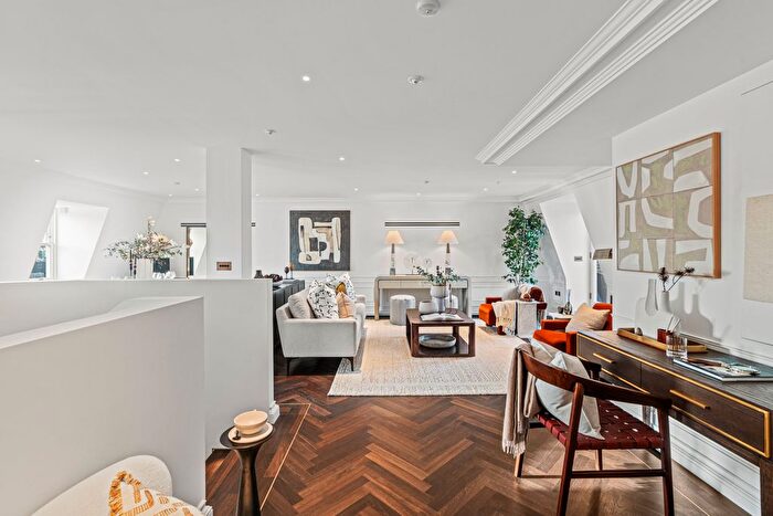 3 Bedroom Flat For Sale In Charles Street, Mayfair, London, W1J