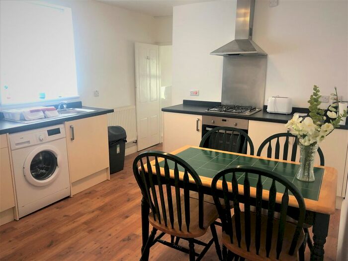 1 Bedroom Flat To Rent In York Place, Newport, NP20