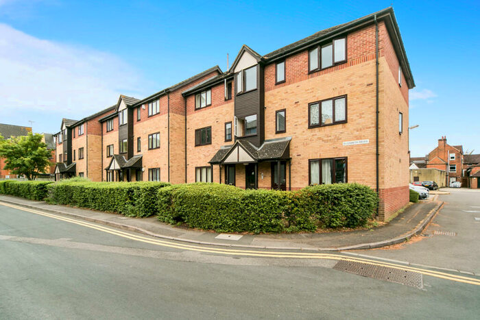 1 Bedroom Apartment To Rent In Elizabeth Mews, East Street, RG1