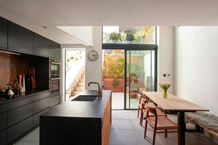 3 Bedroom End Of Terrace House For Sale In Shakespeare Road, London, SE24