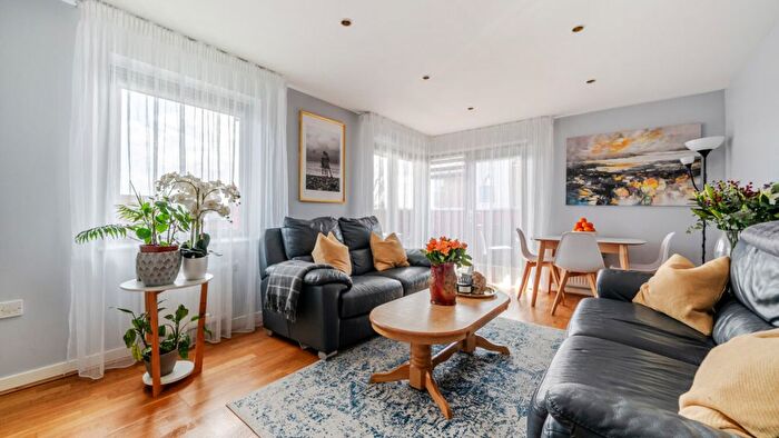 2 Bedroom Flat For Sale In Serpentine Close, Chadwell Heath, RM6