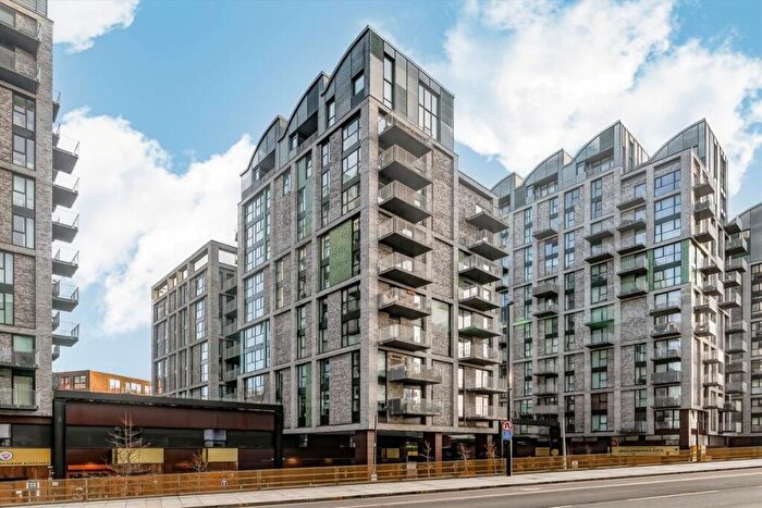 2 Bedroom Flat To Rent In Caxton Street North, Canning Town, E16