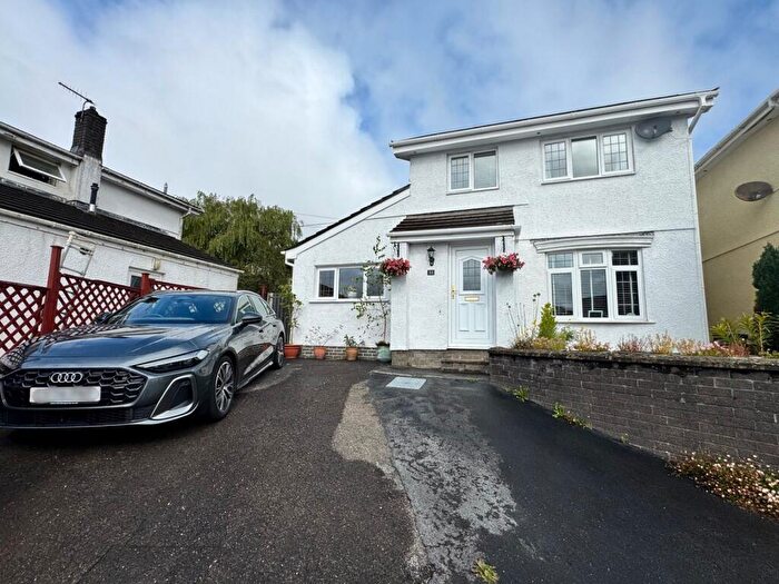 3 Bedroom Detached House For Sale In Erw Non, Llannon, Llanelli, Carmarthenshire., SA14